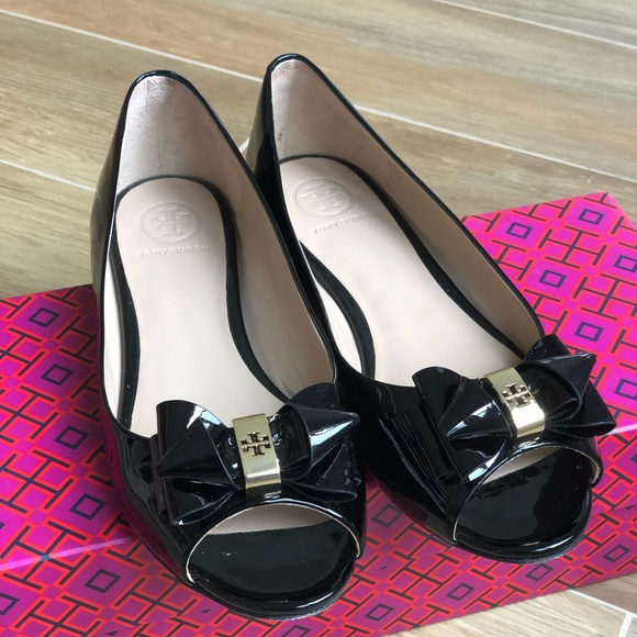 Tory Burch Patent Black Stacked Bow Peep toe Flats - Picture 3 of 15